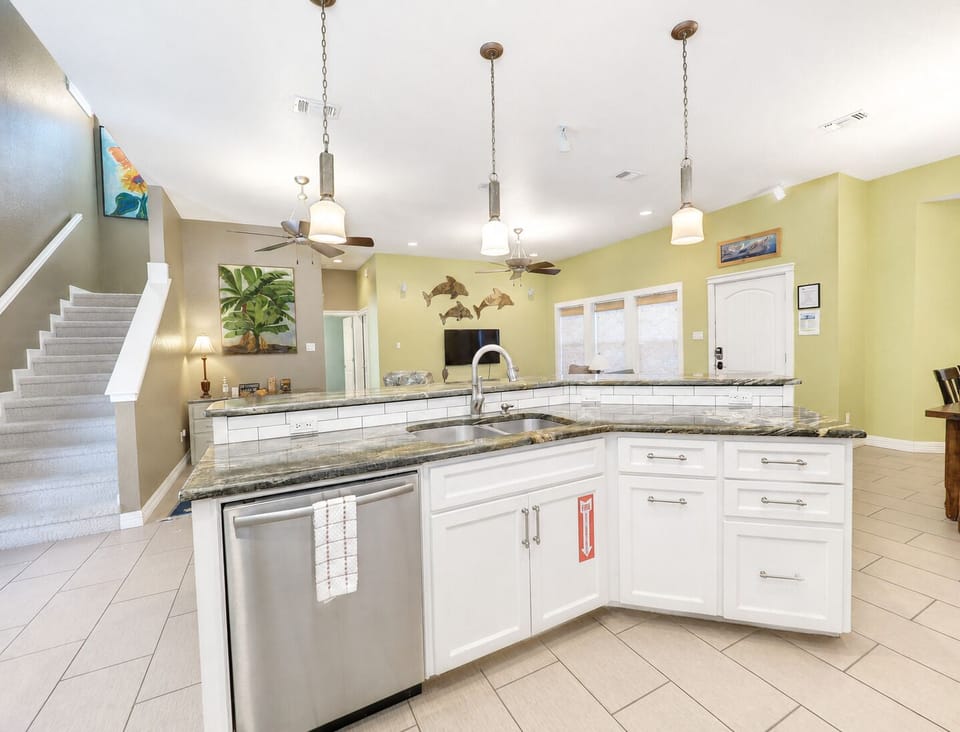 Pet Friendly Retreat - Outdoor Living - Sleeps 9 - Sunset Patios House in Port Aransas