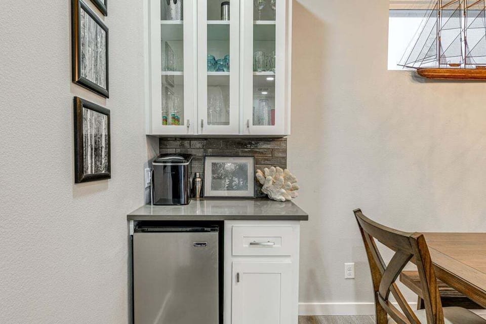 House, Multiple Beds, Patio, Garden View (Mango Cay #204) | Interior