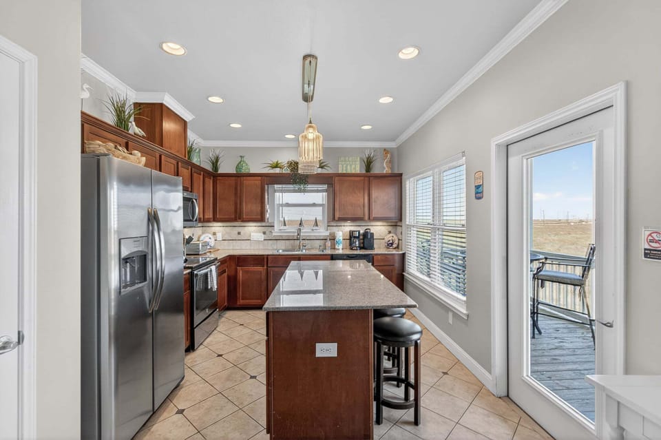 House, Multiple Beds, Garden View (Yellowfin Inn) | Private kitchen