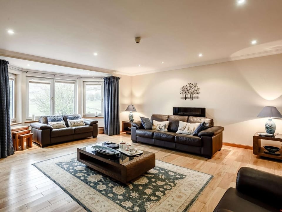 Spacious lounge