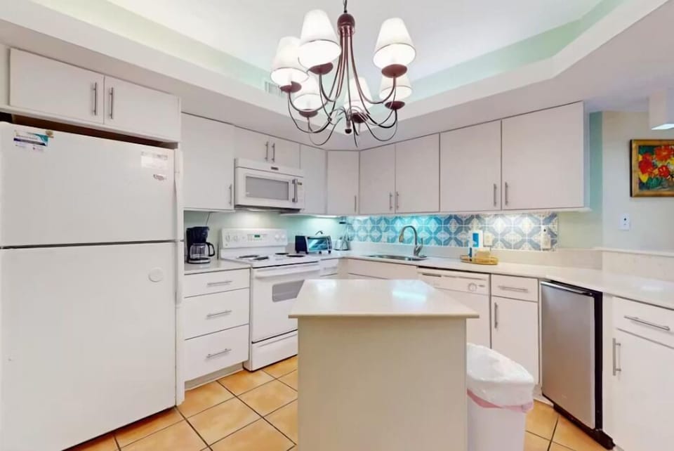 Condo, Multiple Beds (Summer House 1504A) | Private kitchen