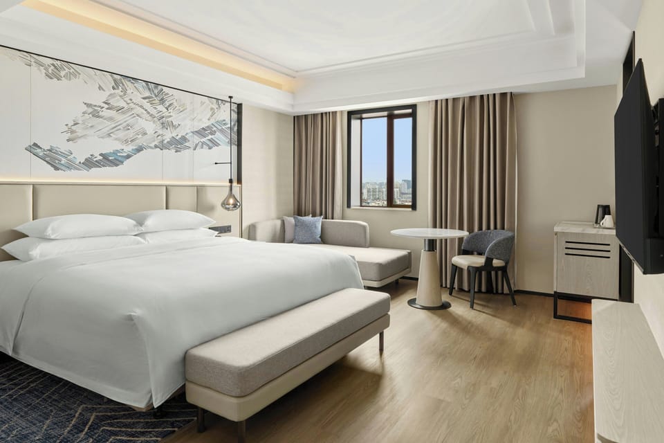 Premium Room, 1 King Bed, City View