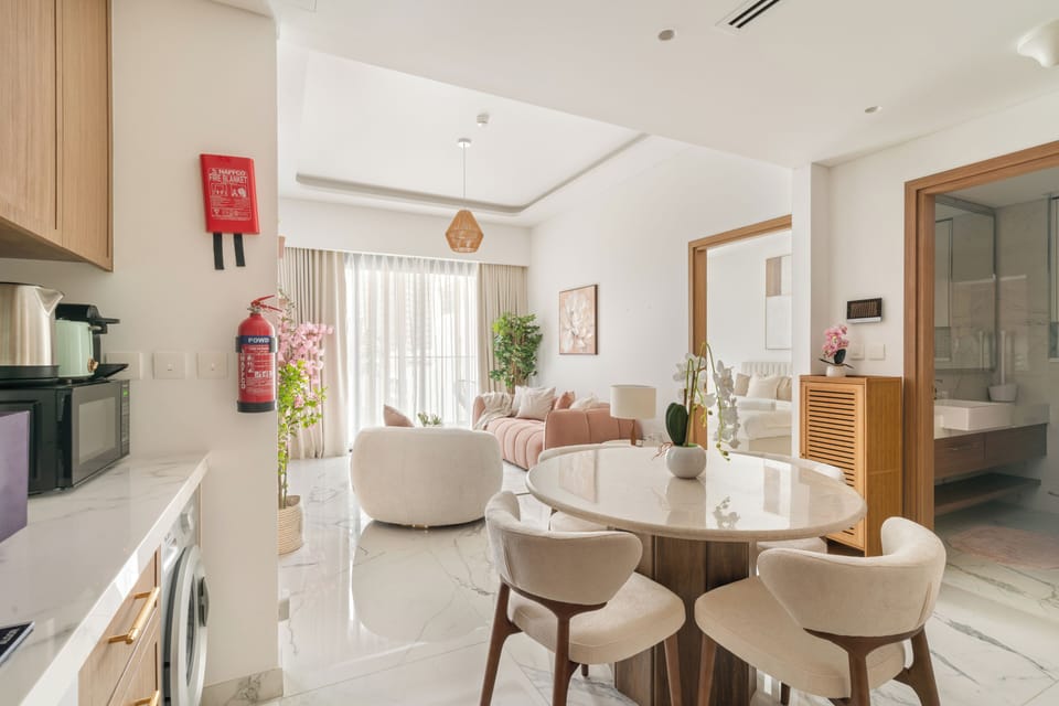 Deluxe Apartment, 2 Bedrooms | In-room dining