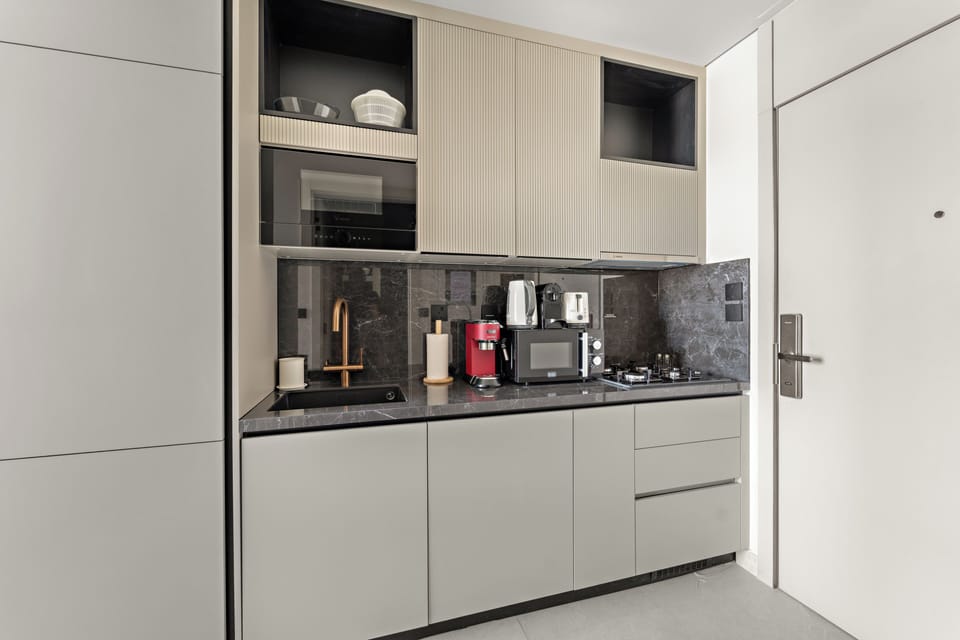 Gallery Studio | Private kitchen | Espresso maker, fridge, microwave, oven