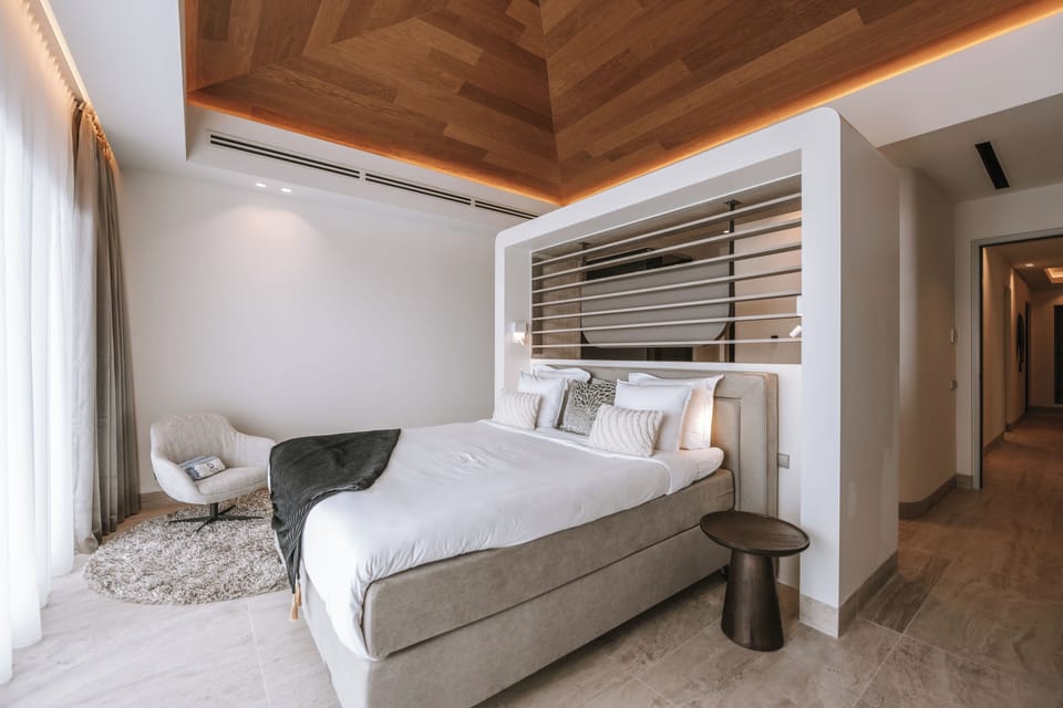 Cribs (surcharge), rollaway beds (surcharge), WiFi (free), bed sheets