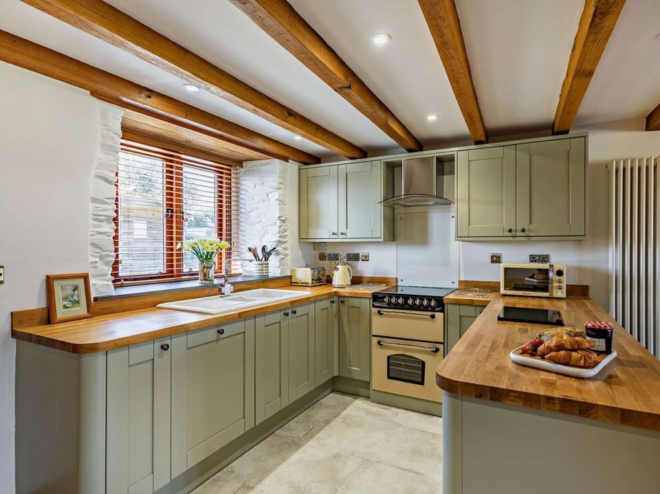 Modern, well equipped kitchen