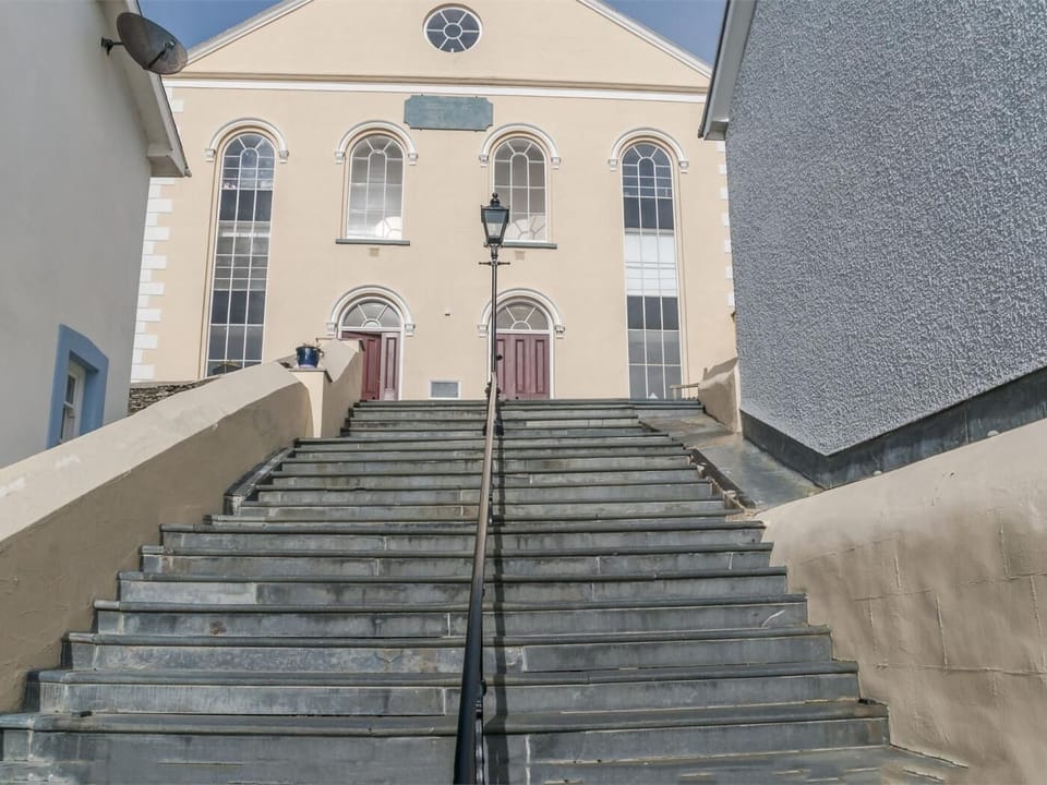 Steps leading up to apartment