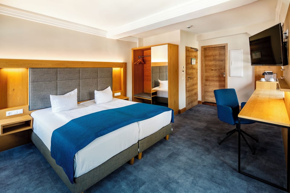 Comfort Double Room | In-room safe, desk, laptop workspace, WiFi (free)