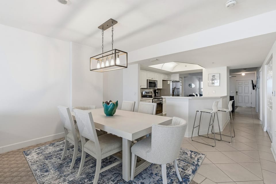Condo, Multiple Beds (DiMucci Twin Towers 1402) | Dining