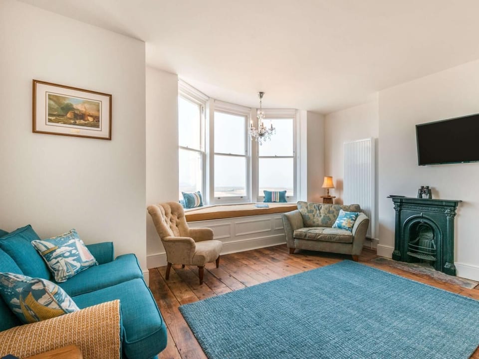 Lounge on the first floor with sea view
