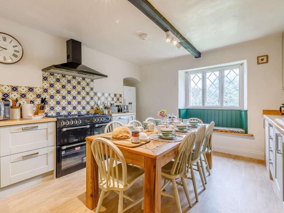 Spacious, family kitchen