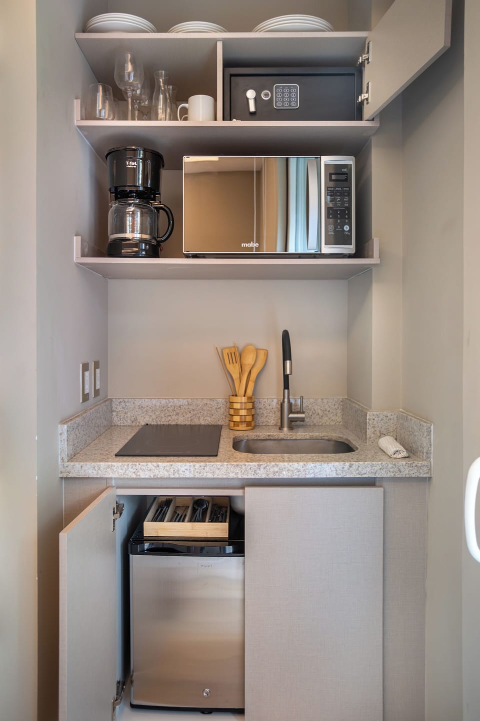 Standard Studio, Kitchenette | Private kitchen | Mini-fridge, microwave, stovetop, cookware/dishes/utensils
