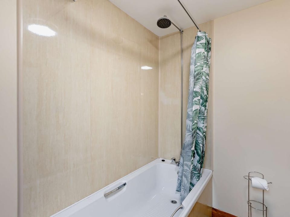 Upstairs Bathroom with Shower Over Bath