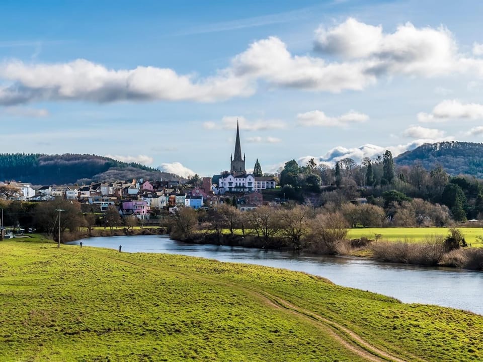The nearby town of Ross-on-Wye offers independent shopping and restaurants