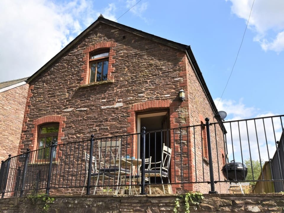 Detached stone barn with stunning views across the Brecon Beacons
