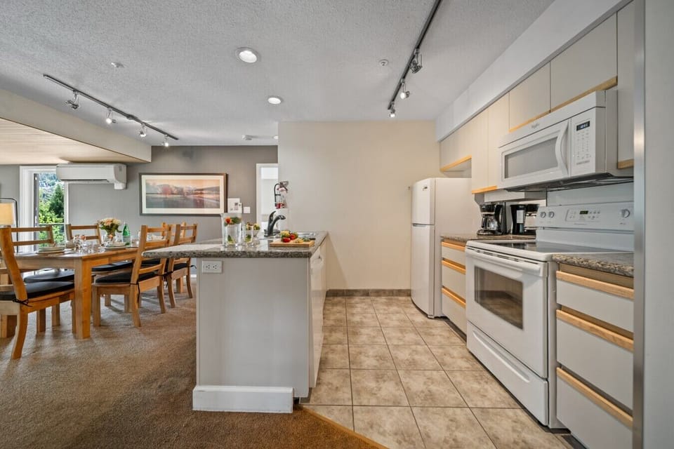 14.Kitchen