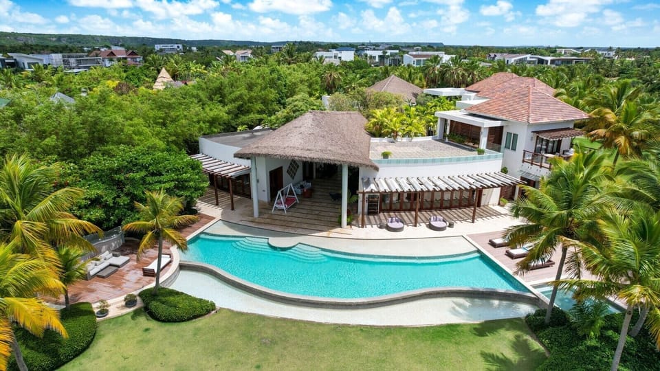 Golf Founders 28: Aerial view of the property