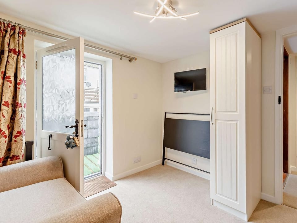 Office space/snug with access to roof top terrace