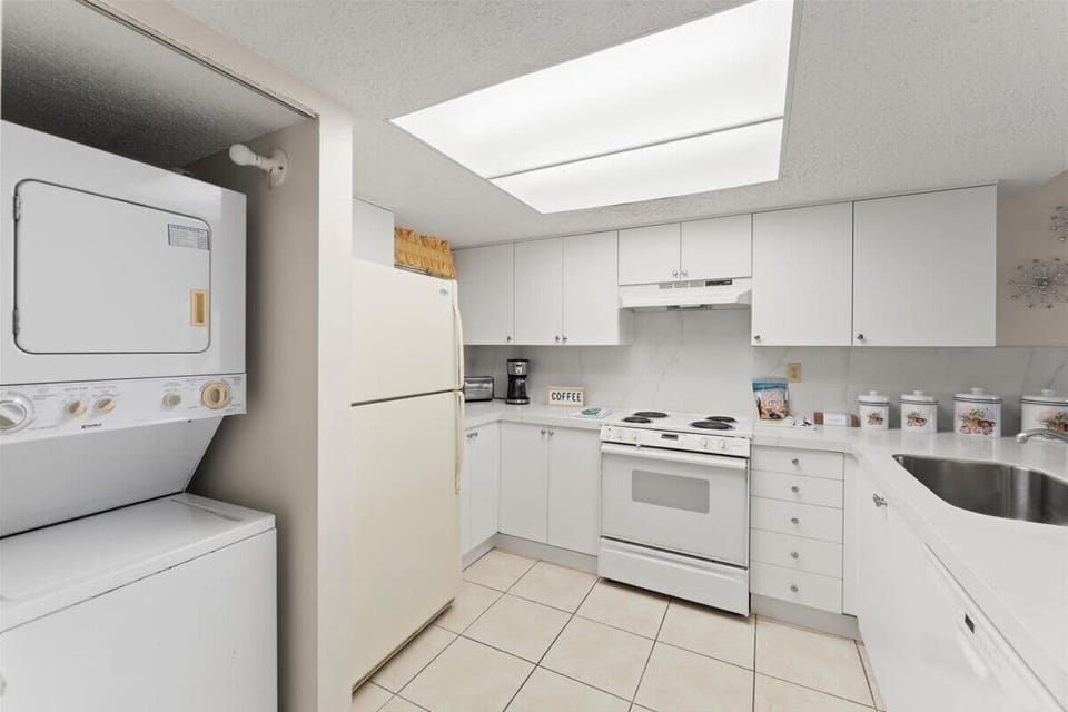 Condo, Multiple Beds, Ocean View (Ocean Village - K35) | Private kitchen