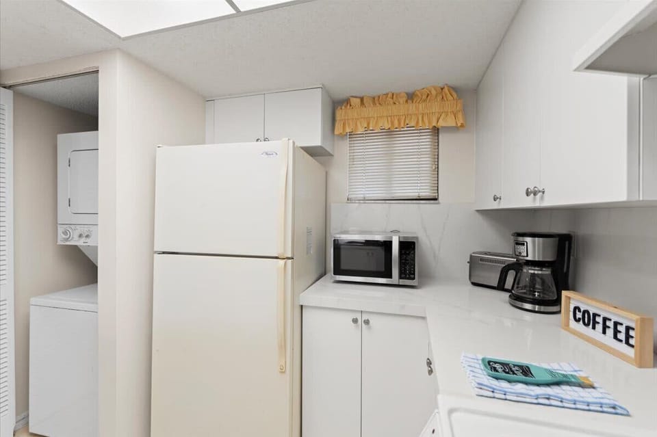 Condo, Multiple Beds, Ocean View (Ocean Village - K35) | Private kitchen