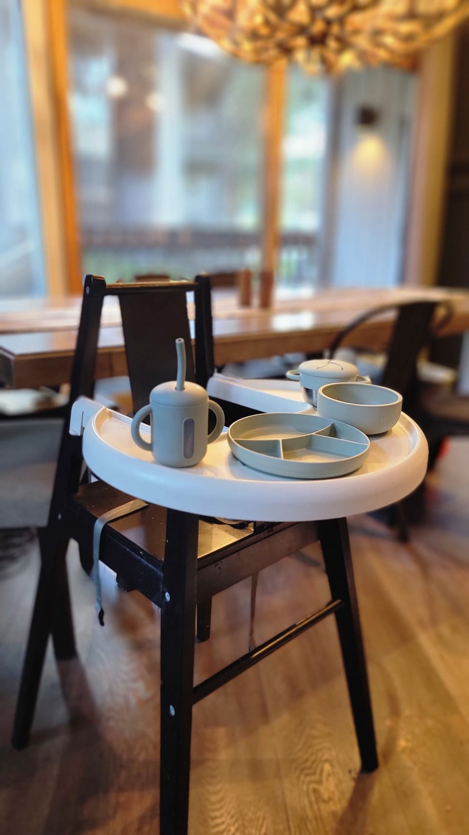 Wood highchair with silicon dining set. 