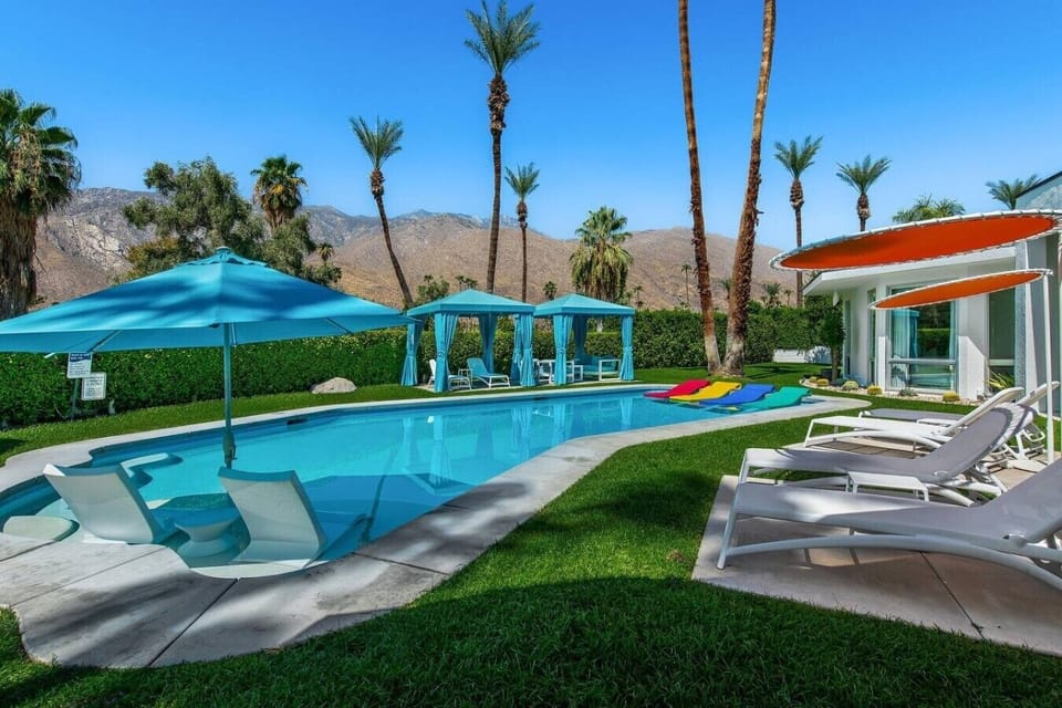Large Pool Features Tanning Shelf With Umbrella