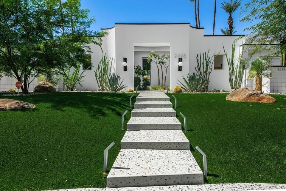 Mid-Century Modern Masterpiece on Indian Canyons Golf Resort`s 18th Hole