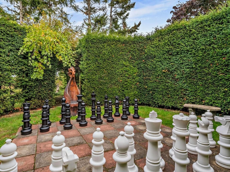 Explore the gardens....