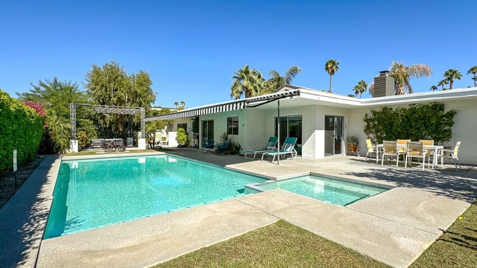 Large Pool and Spa, Al Fresco Dining For Six, Covered Pergola
