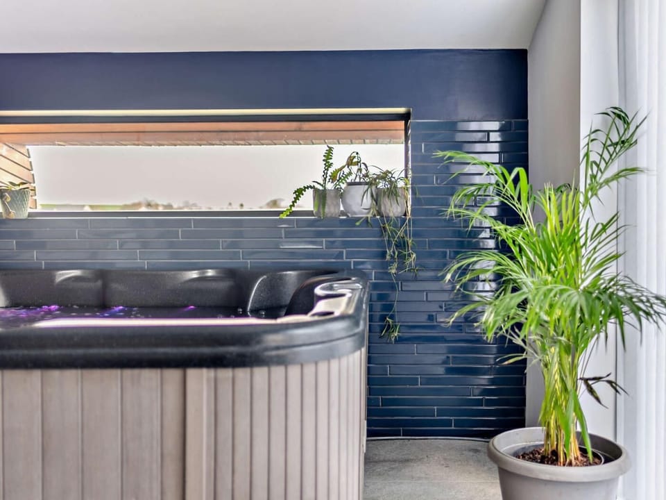 Indoor spa tub