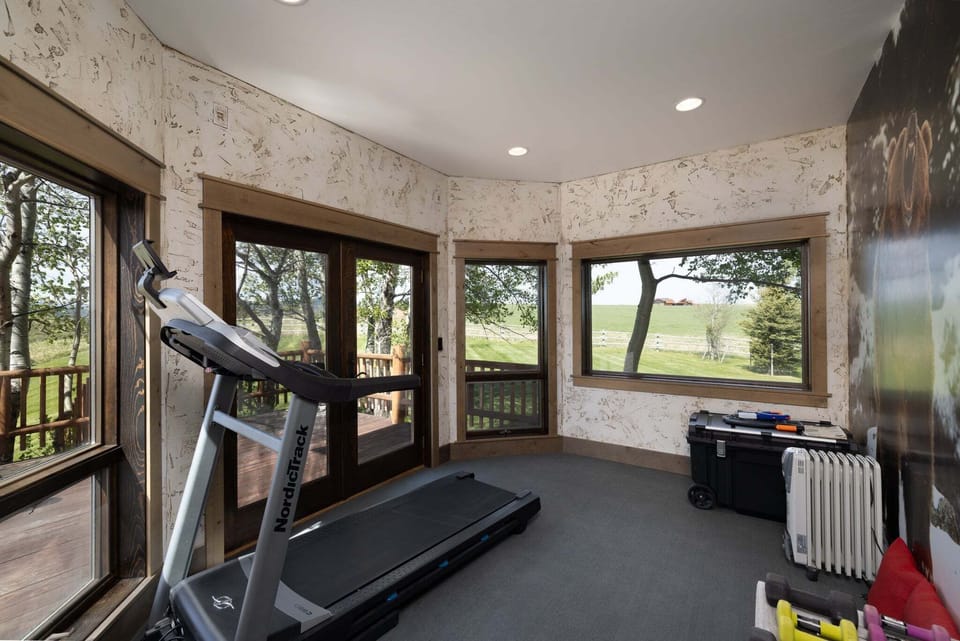Keep up with your routine in this home gym | Main Level