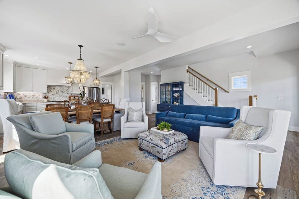 Mid-Level Living Room with Deck Access