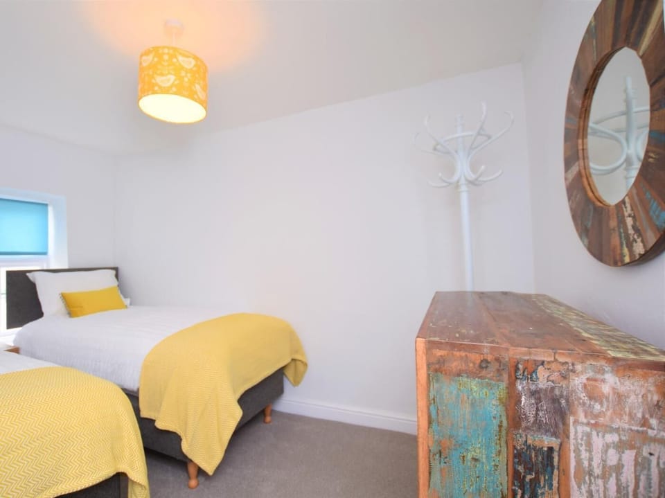 Stylish and colourful twin bedroom