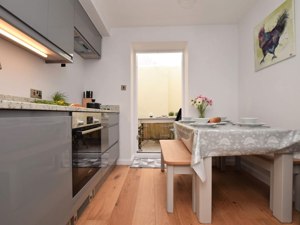 Dine together in the kitchen/diner