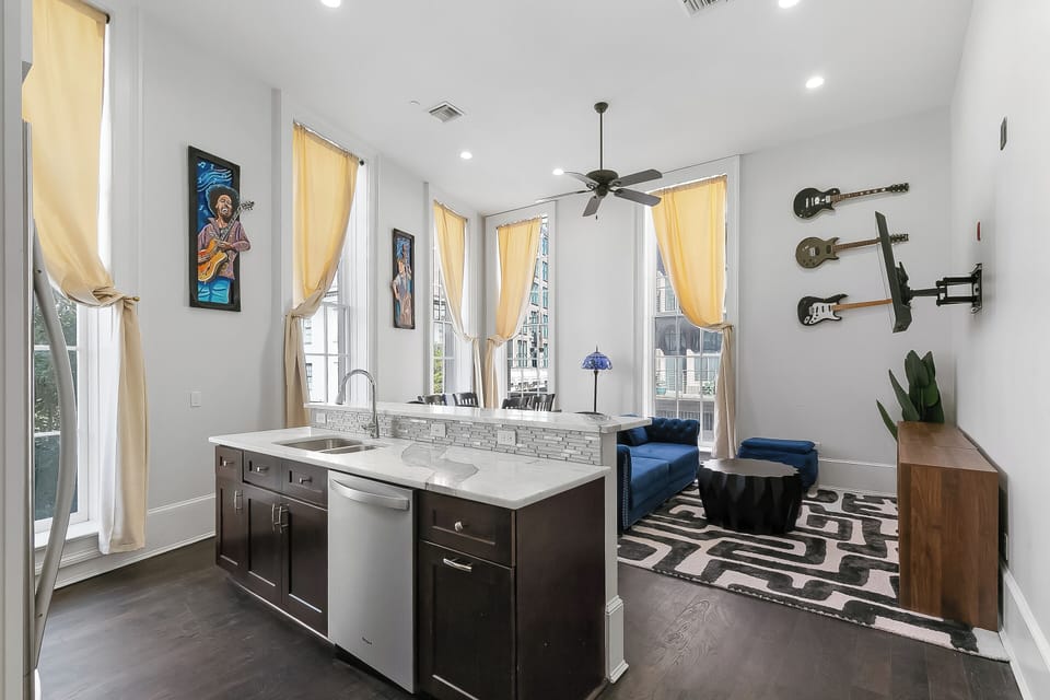 Lux Blues Suite Walk To The French Quarter  | Private kitchen | Coffee/tea maker, fridge, microwave, oven