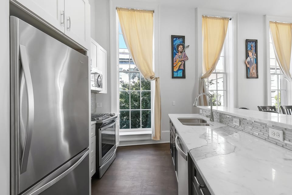 Lux Blues Suite Walk To The French Quarter  | Private kitchen | Coffee/tea maker, fridge, microwave, oven