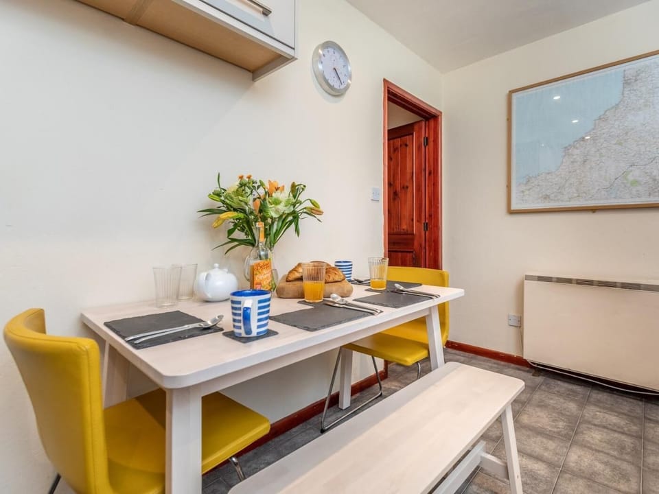 Space for everyone to enjoy a hearty breakfast