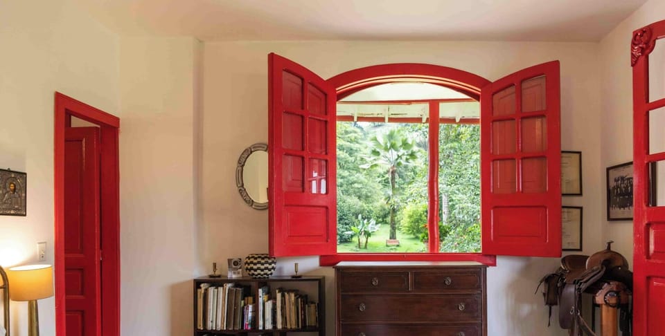 Hummingbird MAIN HOUSE, private bathroom, pool views | Premium bedding, in-room safe, individually decorated