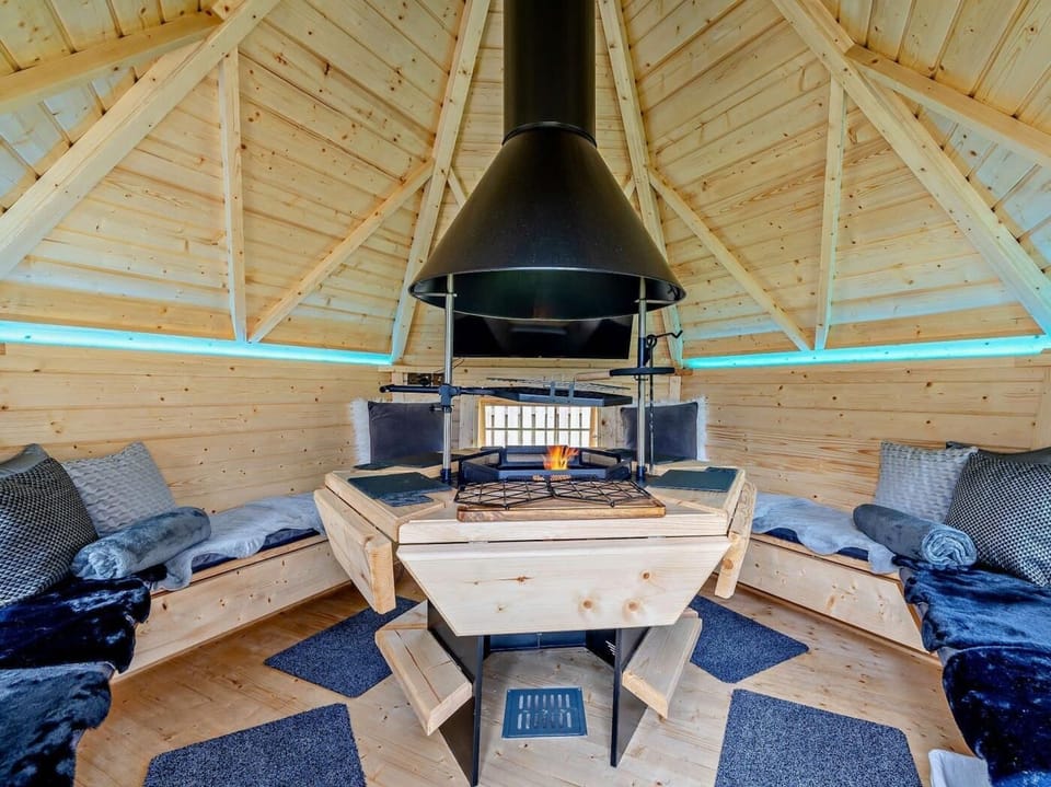 Private BBQ hut with 50" TV
