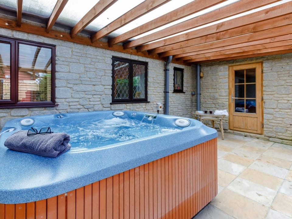 Indoor spa tub