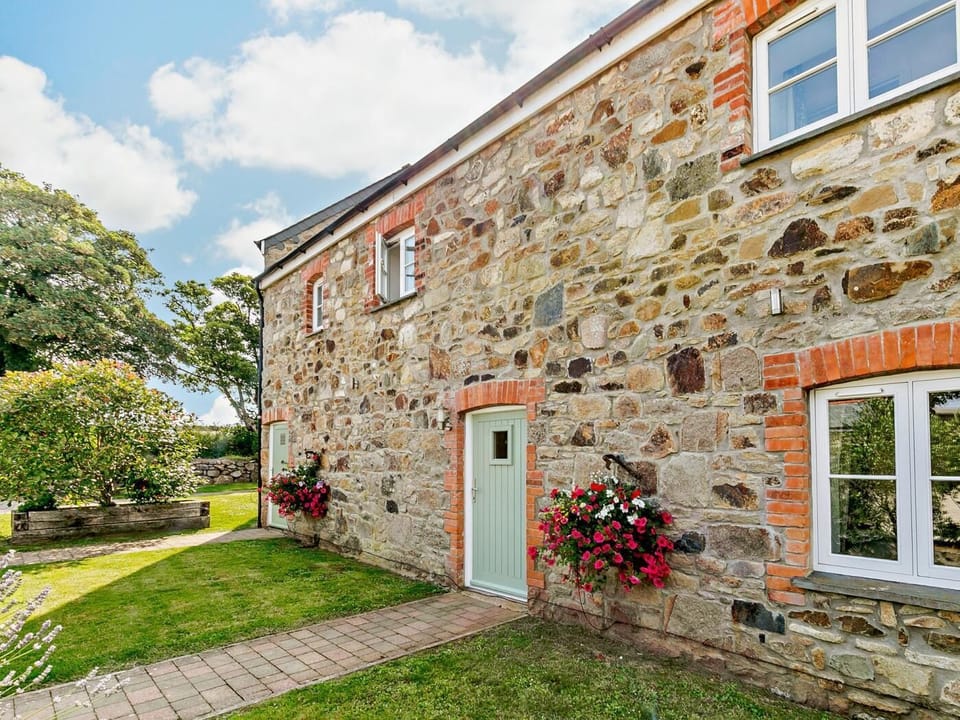 Charming pathway to this beautiful cottage