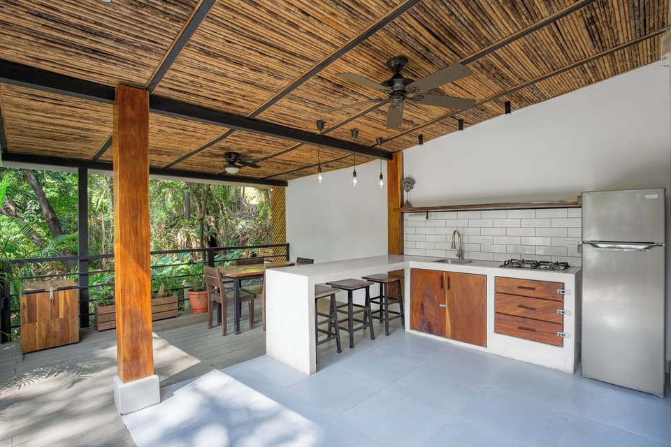 Comfort Apartment, 1 Queen Bed | Private kitchen | Stovetop, coffee/tea maker, electric kettle, toaster