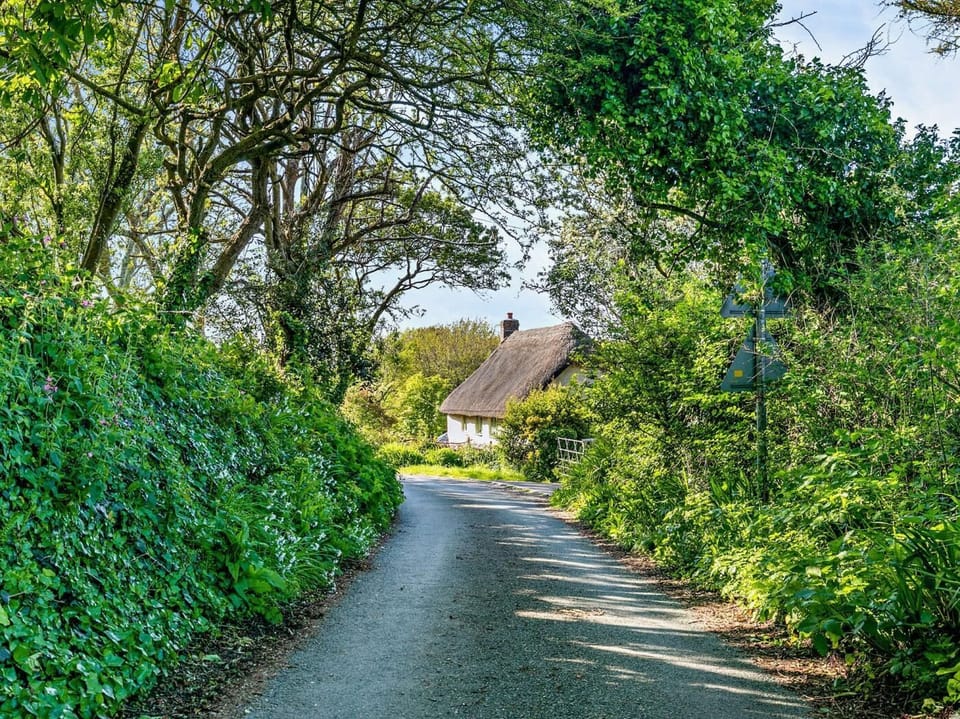 Nestled in a lovely hamlet setting but also very close to great beaches