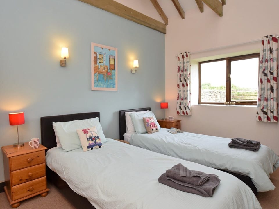 Spacious second bedroom with twin beds