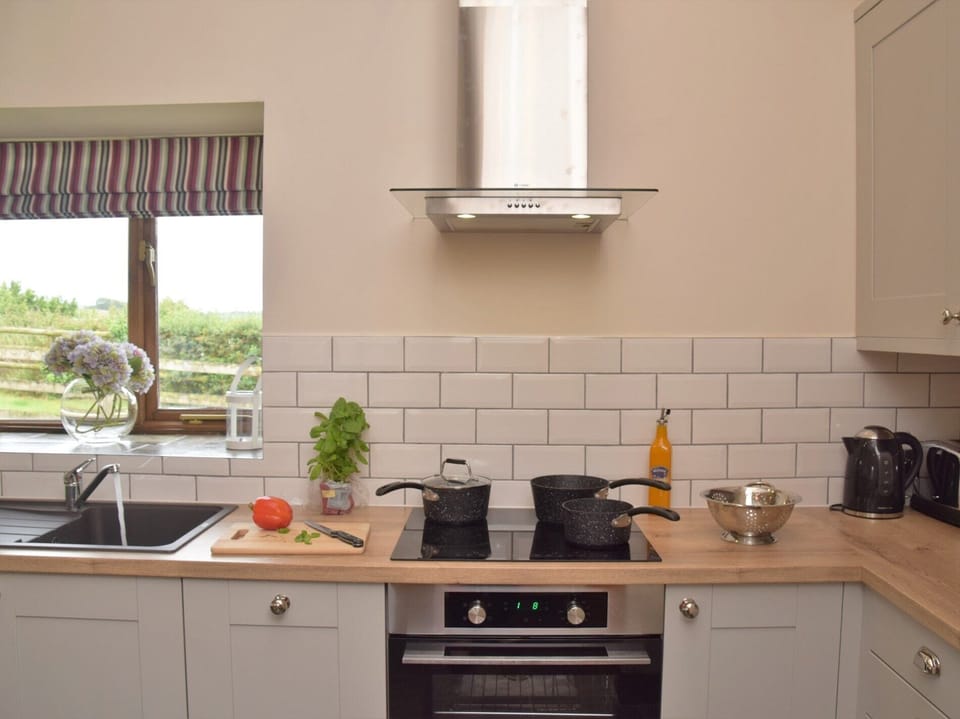 Cook up a storm in this well equipped kitchen