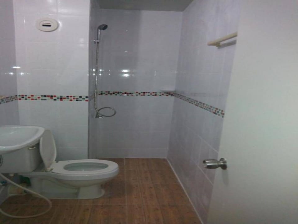 Room, 1 Bedroom | Bathroom