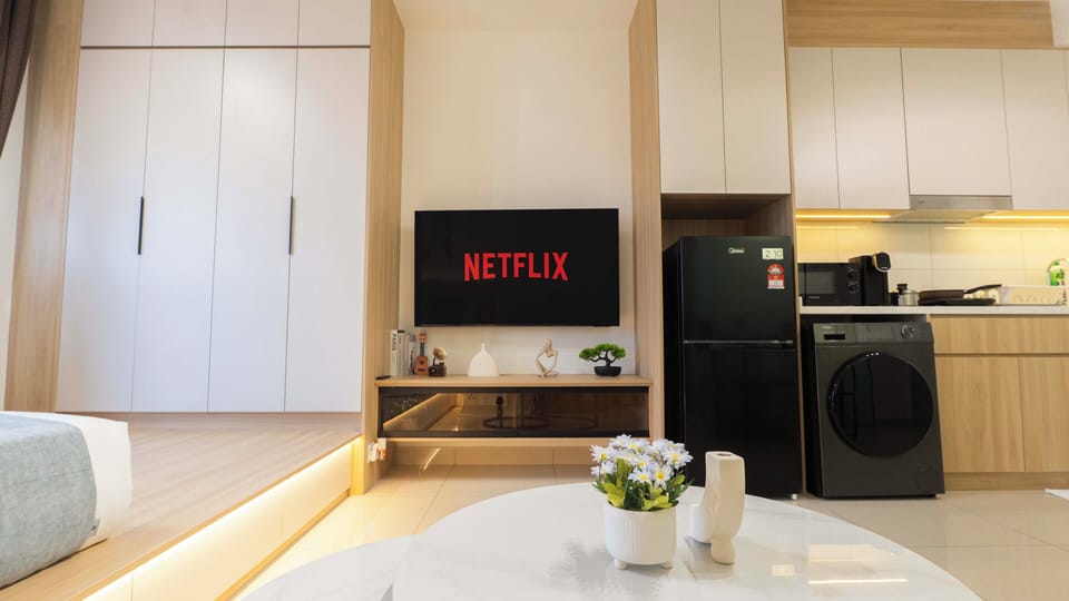 Studio | Living area | 49-inch Smart TV with digital channels, Netflix, streaming services