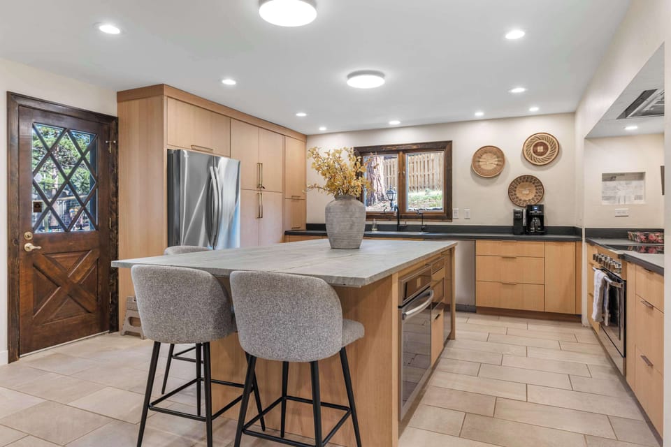 The kitchen offers 2 ovens and 2 dishwashers for maximum performance.

