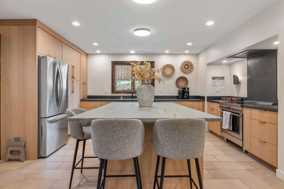 The open kitchen has lots of room for storing food and having a cup of coffee at the breakfast bar.

