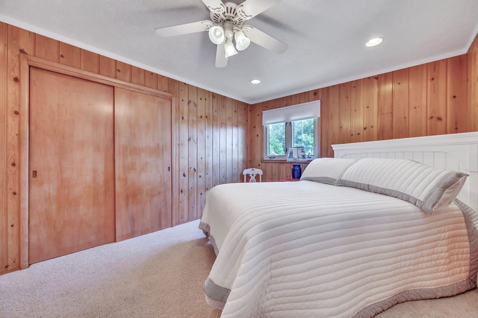 Main level bedroom #2 - closet